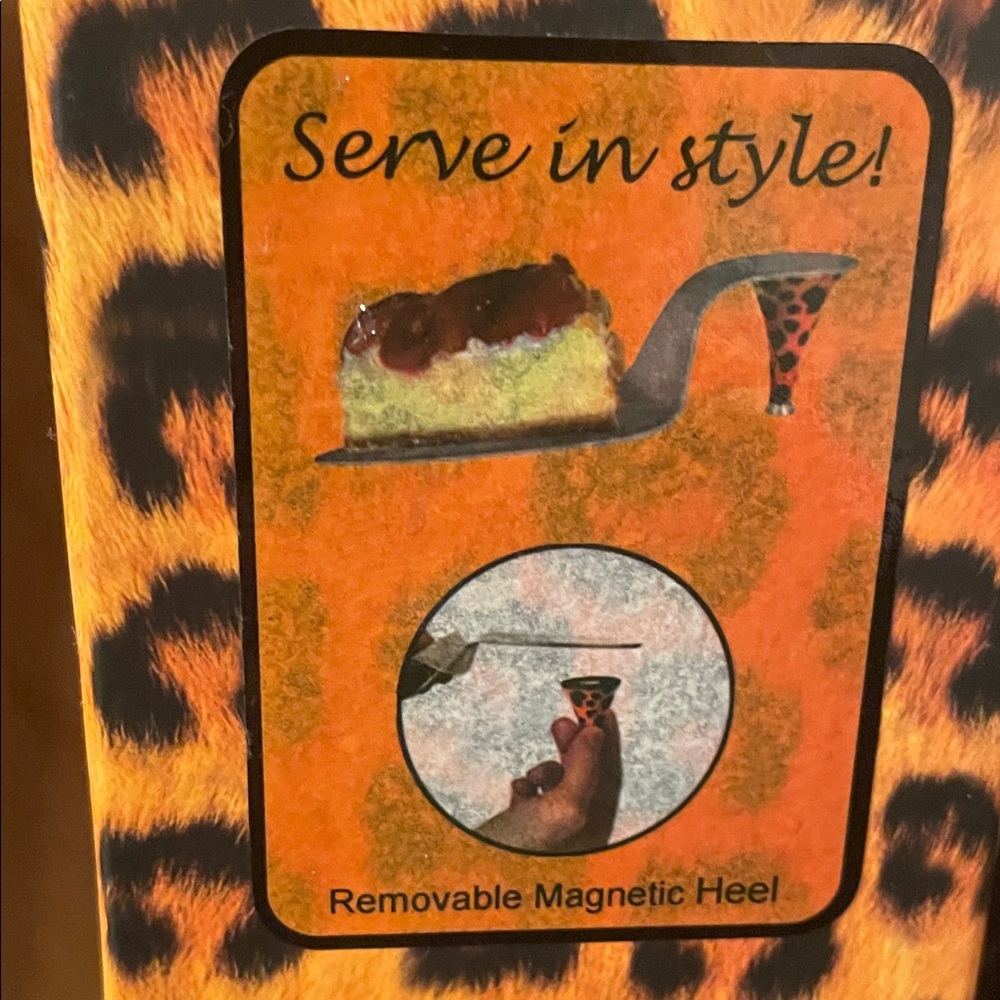 Leopard print Cake Server with Gift Box